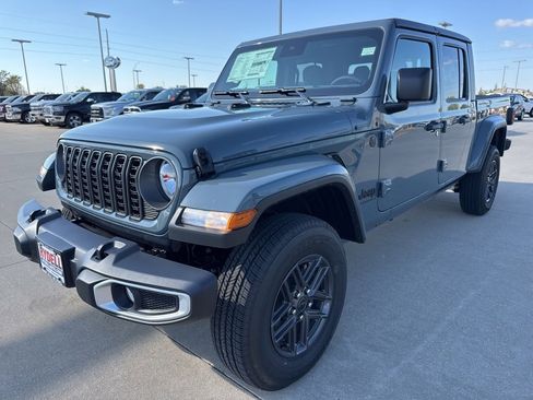 New 2025 Jeep Gladiator Sport image 24