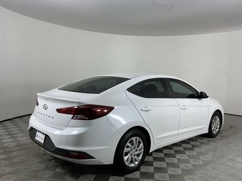Used 2019 Hyundai Elantra SE w/ Cargo Package FWD image 5