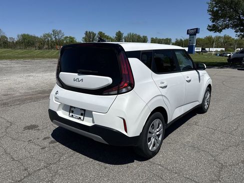 Used 2024 Kia Soul LX FWD image 8