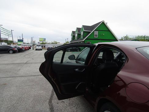 Used 2019 Alfa Romeo Giulia AWD w/ Cold Weather Package image 19