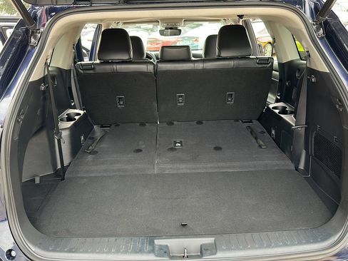 Used 2022 Toyota Highlander XLE image 19