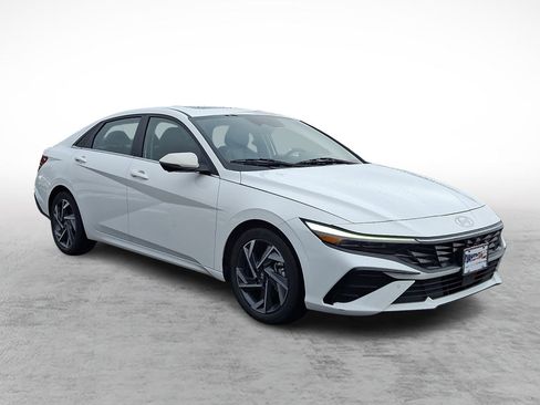 Used 2024 Hyundai Elantra Limited image 7