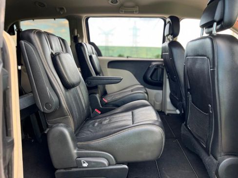 Used 2011 Chrysler Town & Country Touring-L w/ Entertainment Group #2 image 12