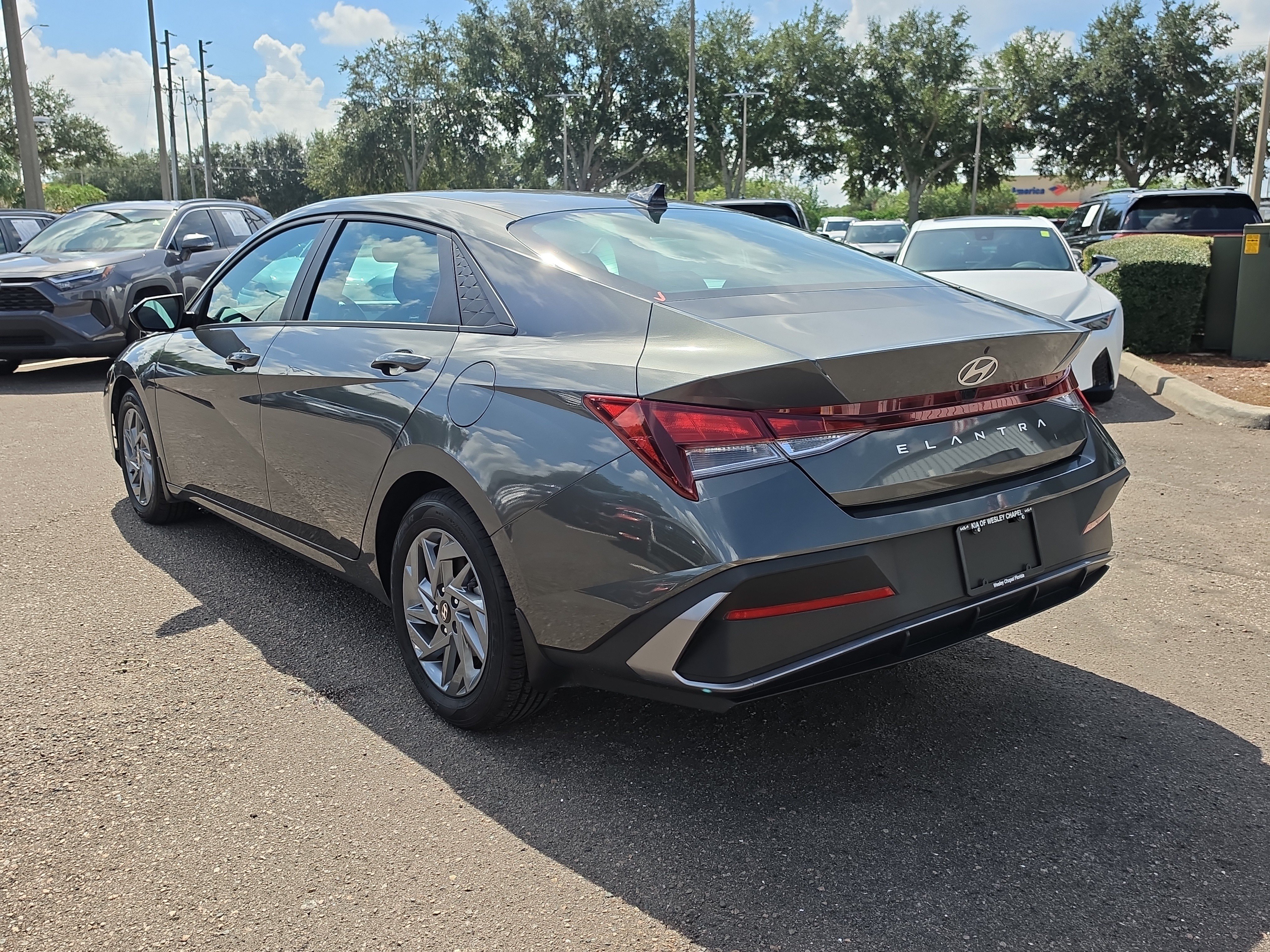 Used 2024 Hyundai Elantra SEL FWD image 6