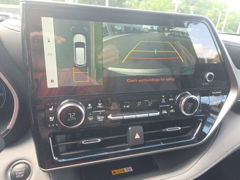 Used 2025 Toyota Highlander Limited AWD/4WD image 14