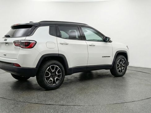 Used 2025 Jeep Compass Trailhawk AWD/4WD image 9