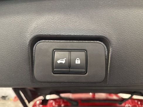 Used 2023 Nissan Rogue SV w/ SV Premium B Package image 36