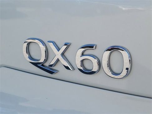 Used 2016 INFINITI QX60 Luxe w/ Deluxe Technology Package image 6