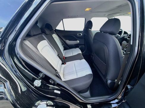 Used 2024 Hyundai Venue SEL FWD image 27