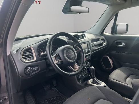 Used 2017 Jeep Renegade Latitude AWD/4WD image 27