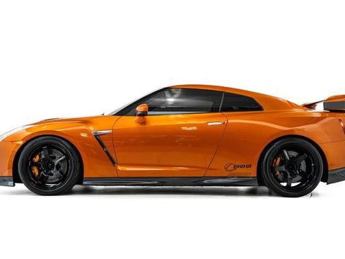 Used 2017 Nissan GT-R Premium w/ Premium Interior Package AWD/4WD image 9