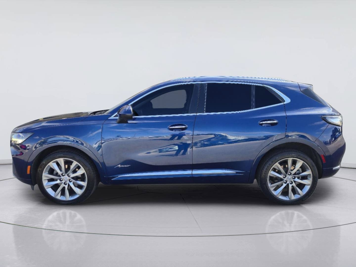 Used 2022 Buick Envision Avenir w/ Safety Package FWD image 2