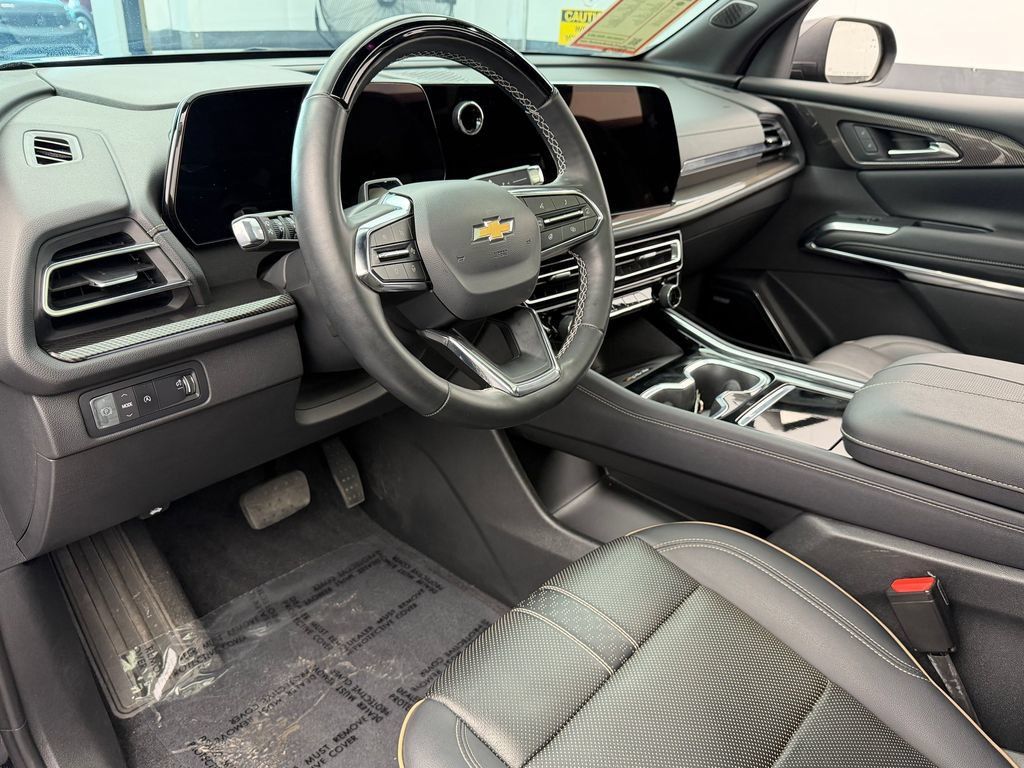 Used 2025 Chevrolet Traverse High Country FWD image 61