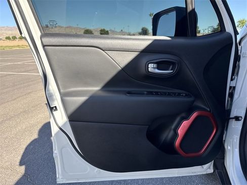 Used 2023 Jeep Renegade Trailhawk image 9