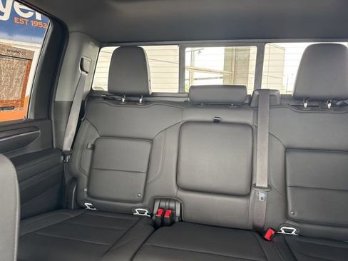 Used 2024 Chevrolet Silverado 2500 LTZ w/ LTZ Convenience Package AWD/4WD image 19
