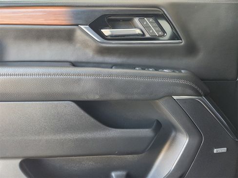 Used 2025 GMC Yukon Denali image 22