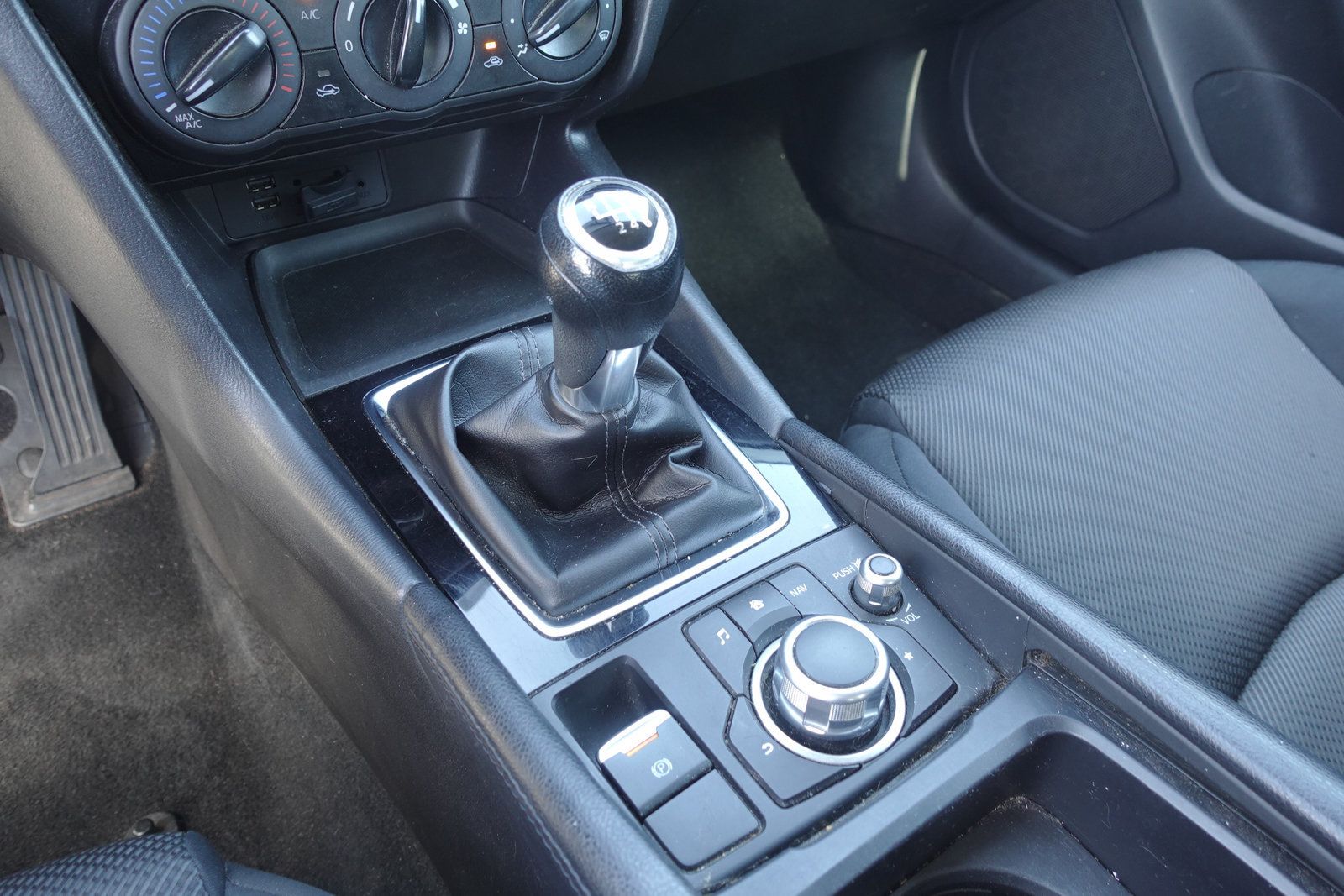 Used 2017 MAZDA MAZDA3 Sport FWD image 20