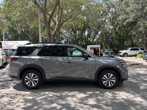 Used 2026 Nissan Pathfinder SL FWD image 13