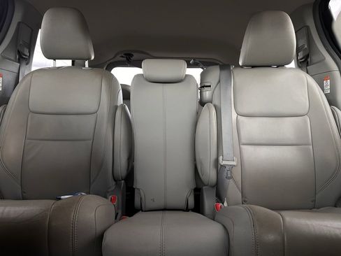 Used 2009 Toyota Sienna XLE image 37