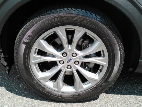 Used 2021 Ford Explorer Limited w/ Equipment Group 301A AWD/4WD image 32