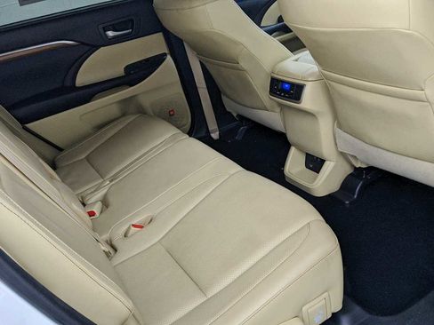 Used 2017 Toyota Highlander Limited image 26
