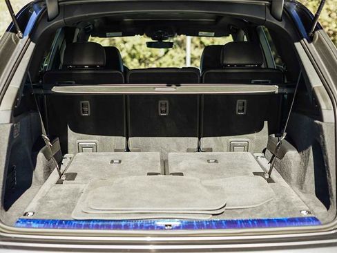 Used 2023 Audi Q7 Premium w/ Convenience Package image 27