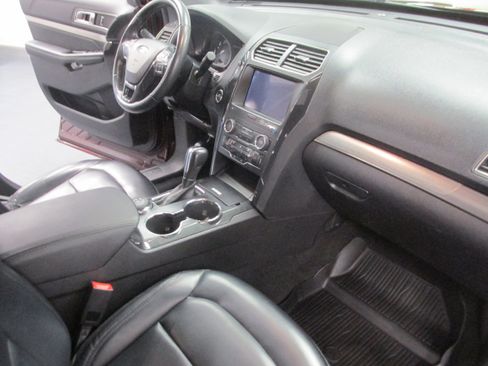 Used 2019 Ford Explorer XLT w/ Equipment Group 202A image 29