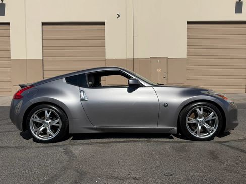 Used 2009 Nissan 370Z Touring w/ Sport Pkg RWD image 10