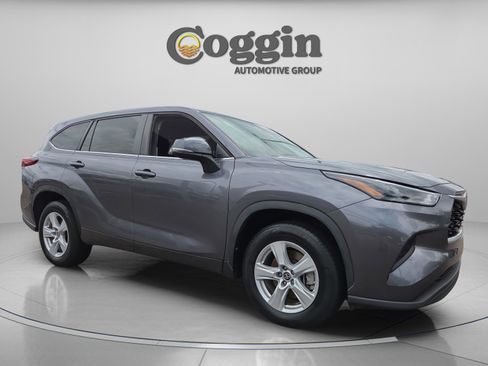 Used 2023 Toyota Highlander L FWD image 7