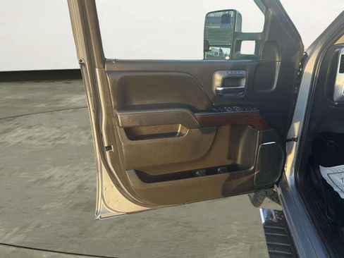 Used 2015 GMC Sierra 1500 SLT w/ SLT Crew Cab Value Package image 9