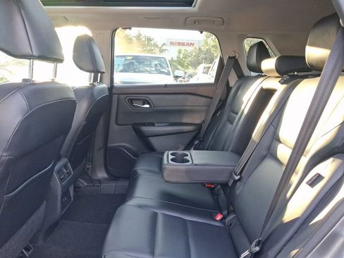 Used 2022 Nissan Rogue SV w/ SV Premium Package FWD image 7
