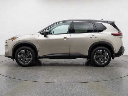 Used 2025 Nissan Rogue SV image 5