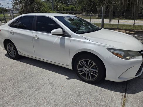 Used 2017 Toyota Camry SE FWD image 7