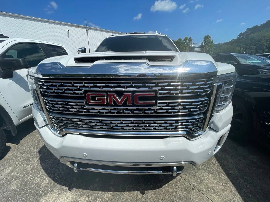 Used 2022 GMC Sierra 2500 Denali AWD/4WD image 2