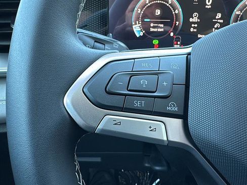 New 2026 Volkswagen Tiguan SE FWD image 18