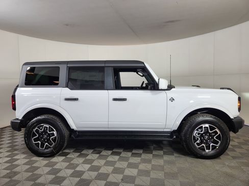 New 2026 Ford Bronco Outer Banks image 8