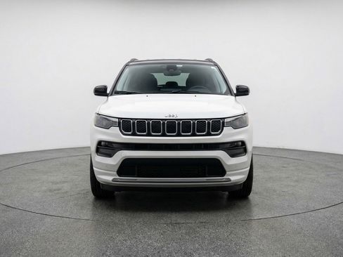 Used 2025 Jeep Compass Limited AWD/4WD image 2