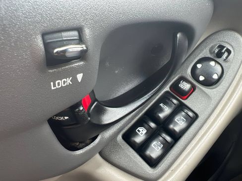 Used 1998 Oldsmobile Cutlass GLS FWD image 16