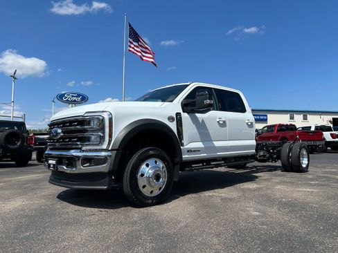New 2026 Ford F550 4x4 Crew Cab image 3