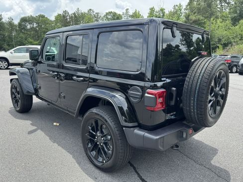Used 2025 Jeep Wrangler Unlimited Sahara w/ Safety Group AWD/4WD image 7