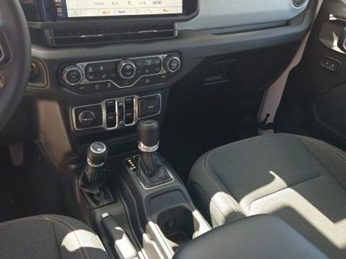 New 2025 Jeep Gladiator Sport image 15