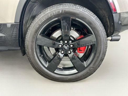 Used 2023 Land Rover Defender 110 X-Dynamic SE image 30