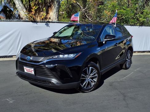 Certified 2021 Toyota Venza LE w/ Carpet Mat Package (TMS) image 26