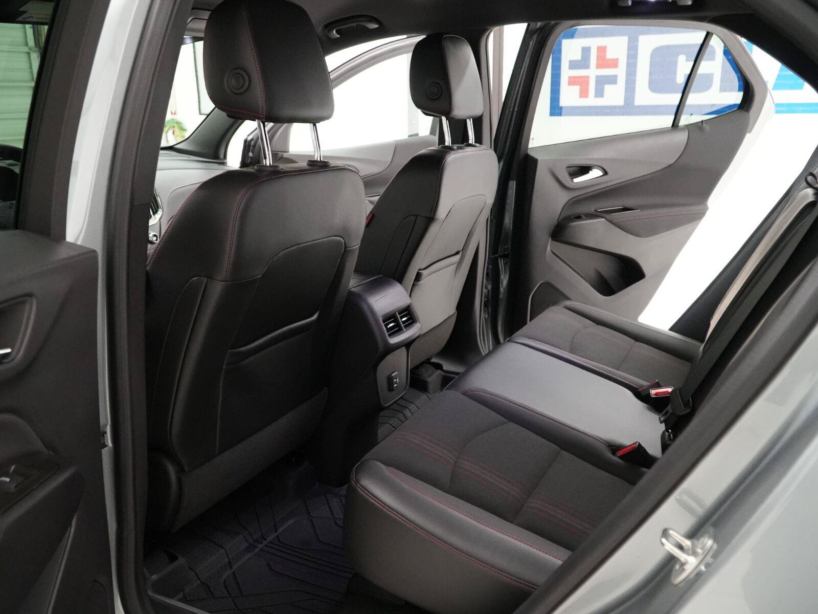 Used 2024 Chevrolet Equinox RS w/ LPO, Floor Liner Package FWD image 10