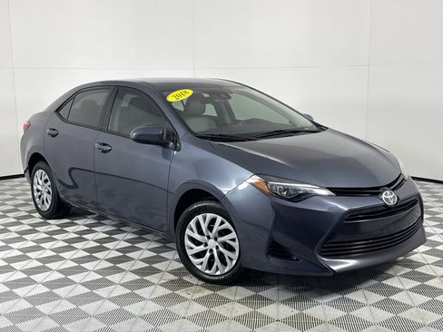 Used 2018 Toyota Corolla LE image 2