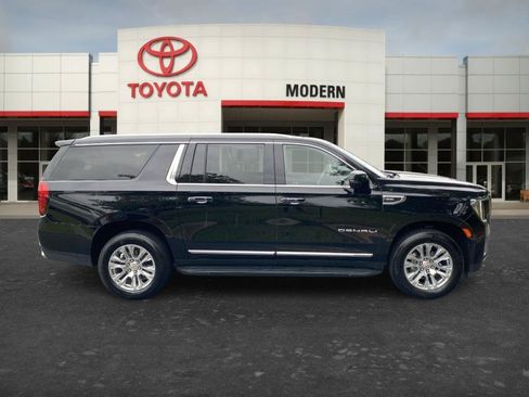 Used 2023 GMC Yukon XL Denali AWD/4WD image 4