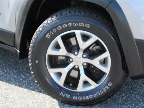 Used 2015 Jeep Cherokee Trailhawk w/ Comfort/Convenience Group image 7