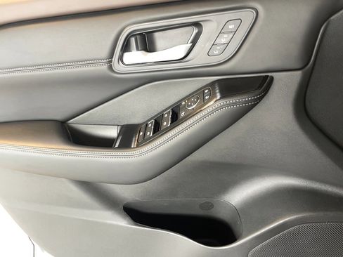 Used 2023 Nissan Rogue SL w/ SL Premium Package image 21