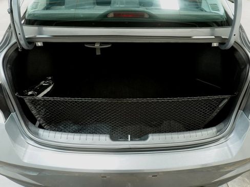 Used 2023 Hyundai Elantra SEL w/ Preferred Accessory Package FWD image 6