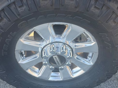 Used 2021 Ford F250 Platinum w/ FX4 Off-Road Package image 9